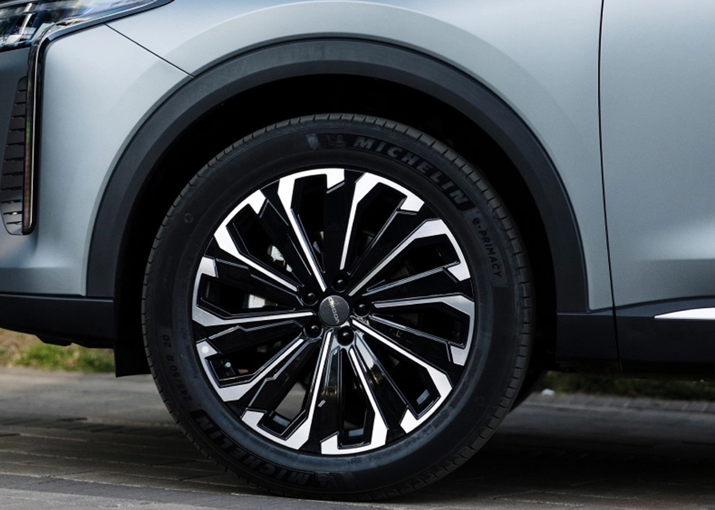 20" Aluminium Alloy Wheels